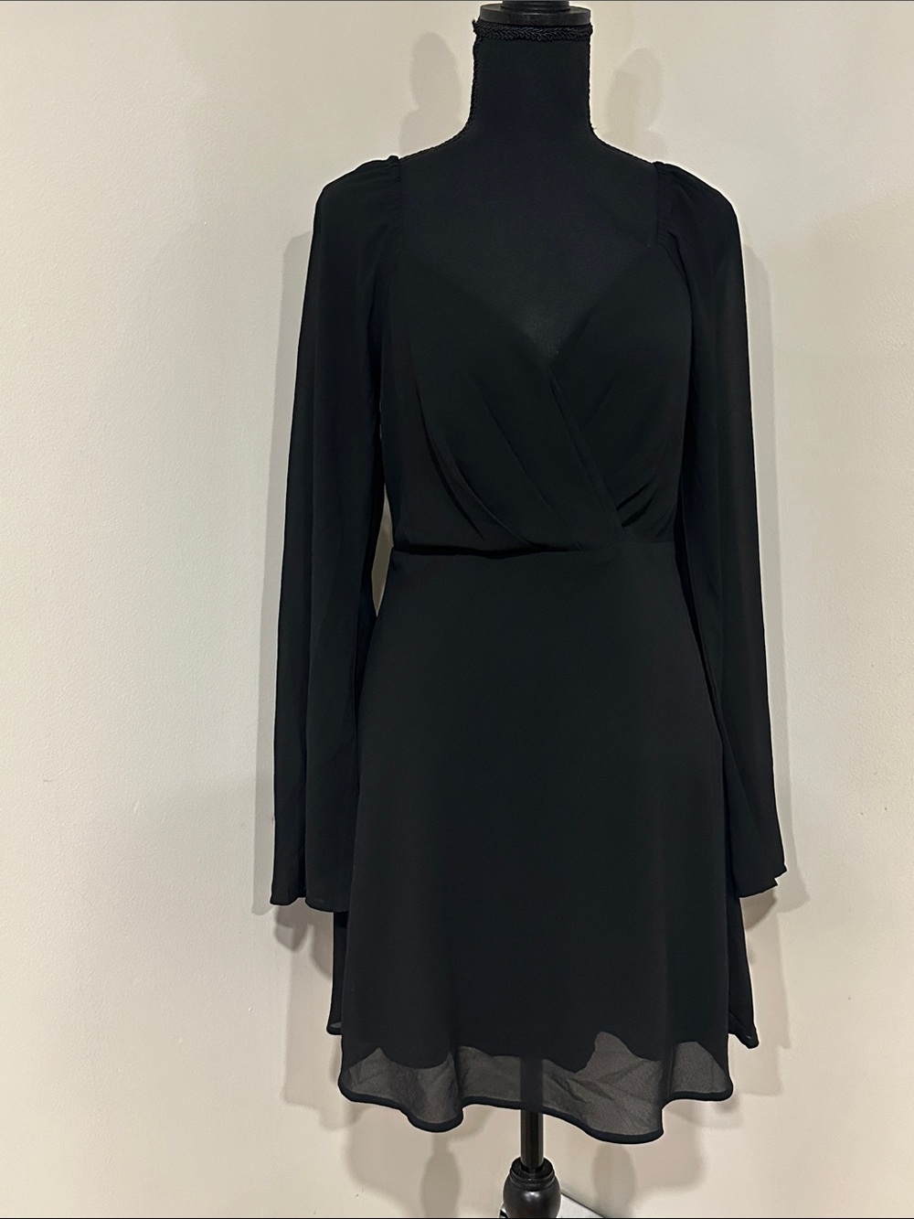 *LE LIS* Black Long Sleeve Sheer V-Neck Mini Dress NWT Size Medium